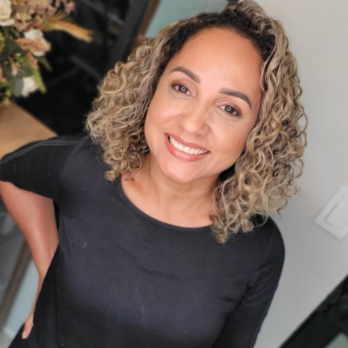 Girlaine, departamento financeiro e comercial